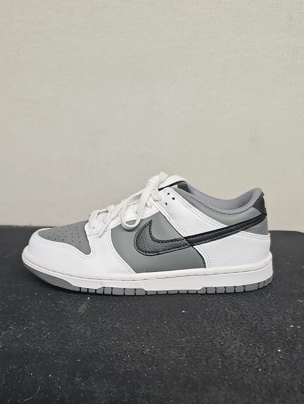 NIKE DUNK LOW SMOKE GREY YOUTH SNEAKERS BFPM-06-086 - Picture 7 of 10